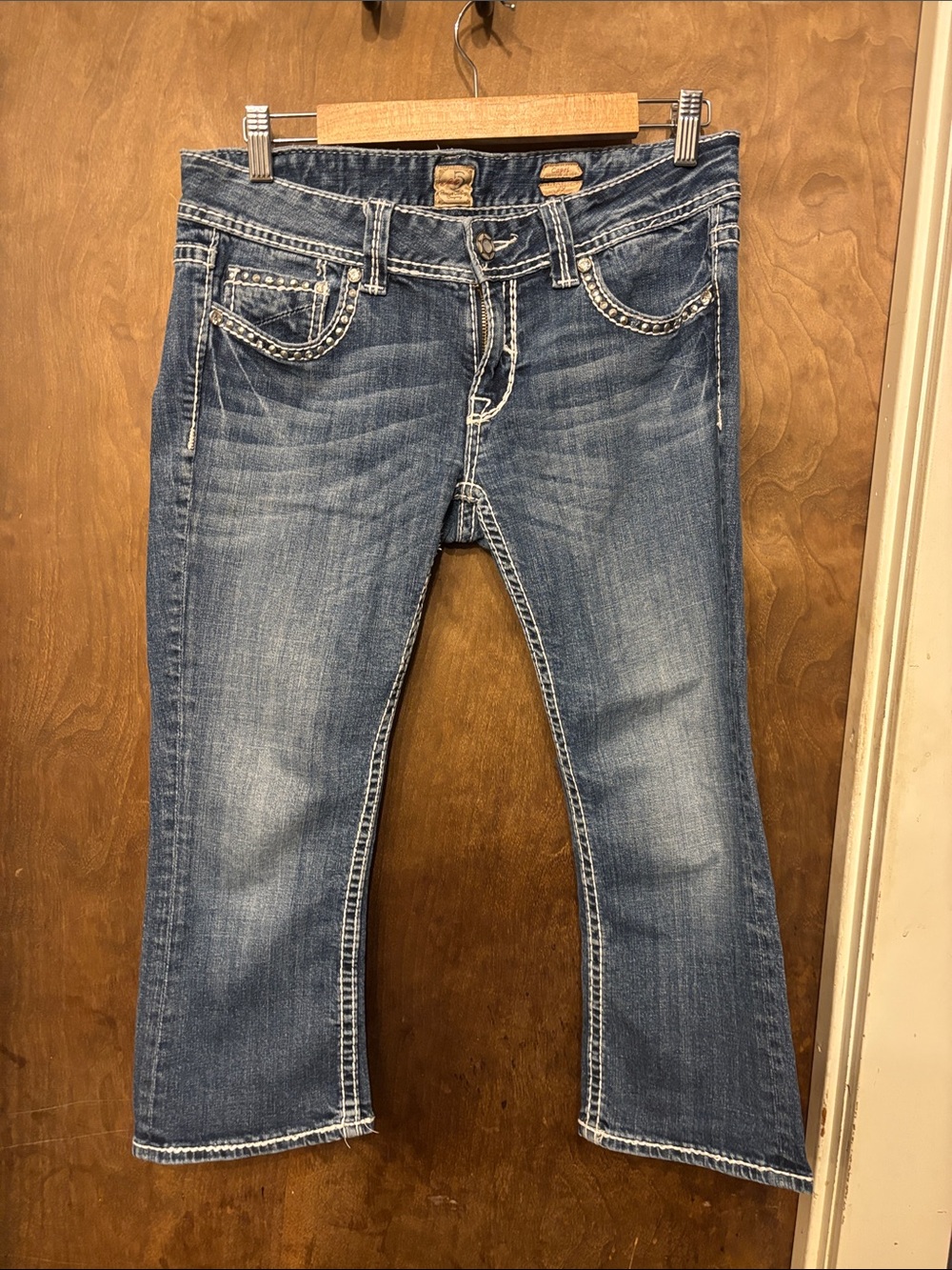 Women’s Boot Cut Jeans in Faded Blue Denim capris